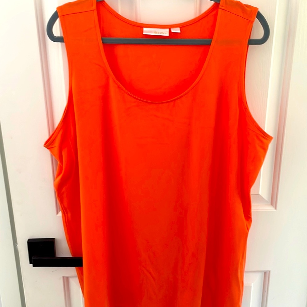 New- Women’s top from Belle kim gravel .